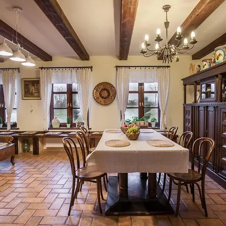 Miodunski Dworek Gasthof Ryn (Warmian-Masurian)