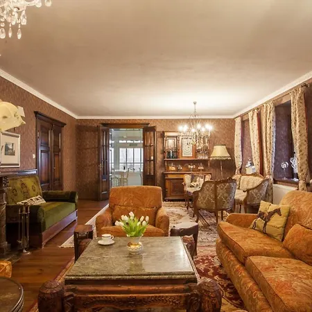 Miodunski Dworek Гостевой дом 3*